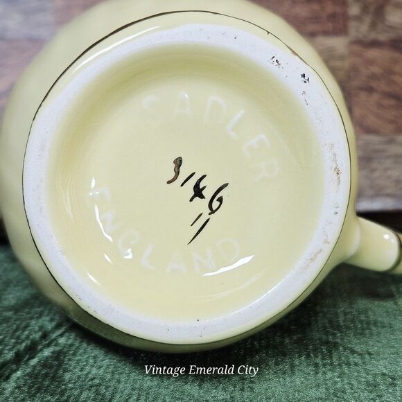 Vtg Sadler China England Milk Creamer Pitcher Yellow & 14K Gold Rim Swirl 1950 - Picture 8 of 12